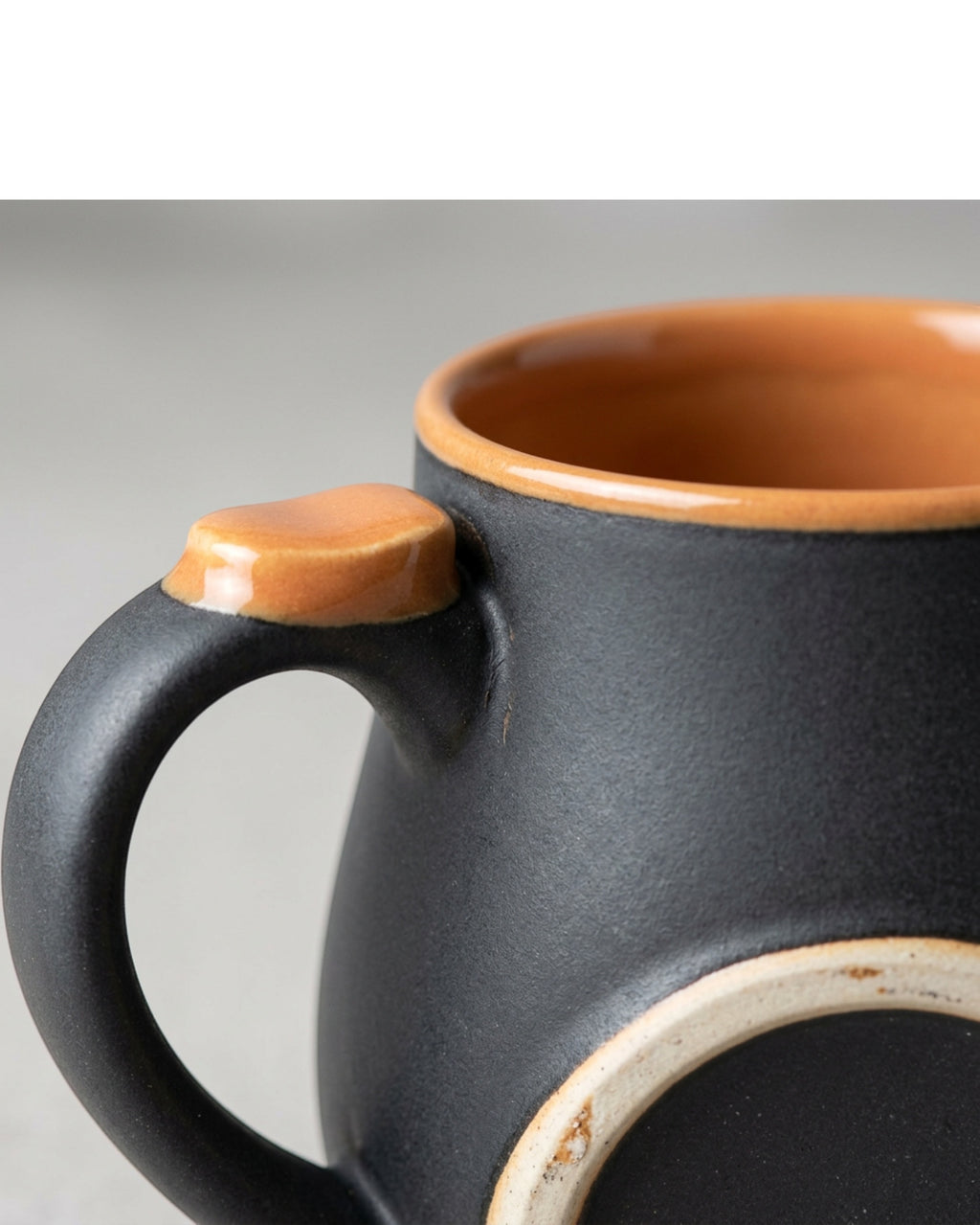 Wvkfn Wide Belly Thumb-Rest Ceramic Coffee Mug 16 oz Charcoal Apricot - Detail view